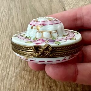 Vintage LIMOGES Peint a‎ la Main SUN HAT TRINKET BOX Hand Painted Floral Signed